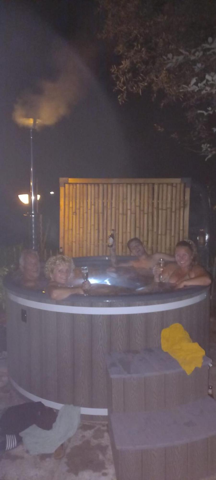 Rumah Senang Wellness Met Hottub En Tuin Ewijk Eksteriør bilde